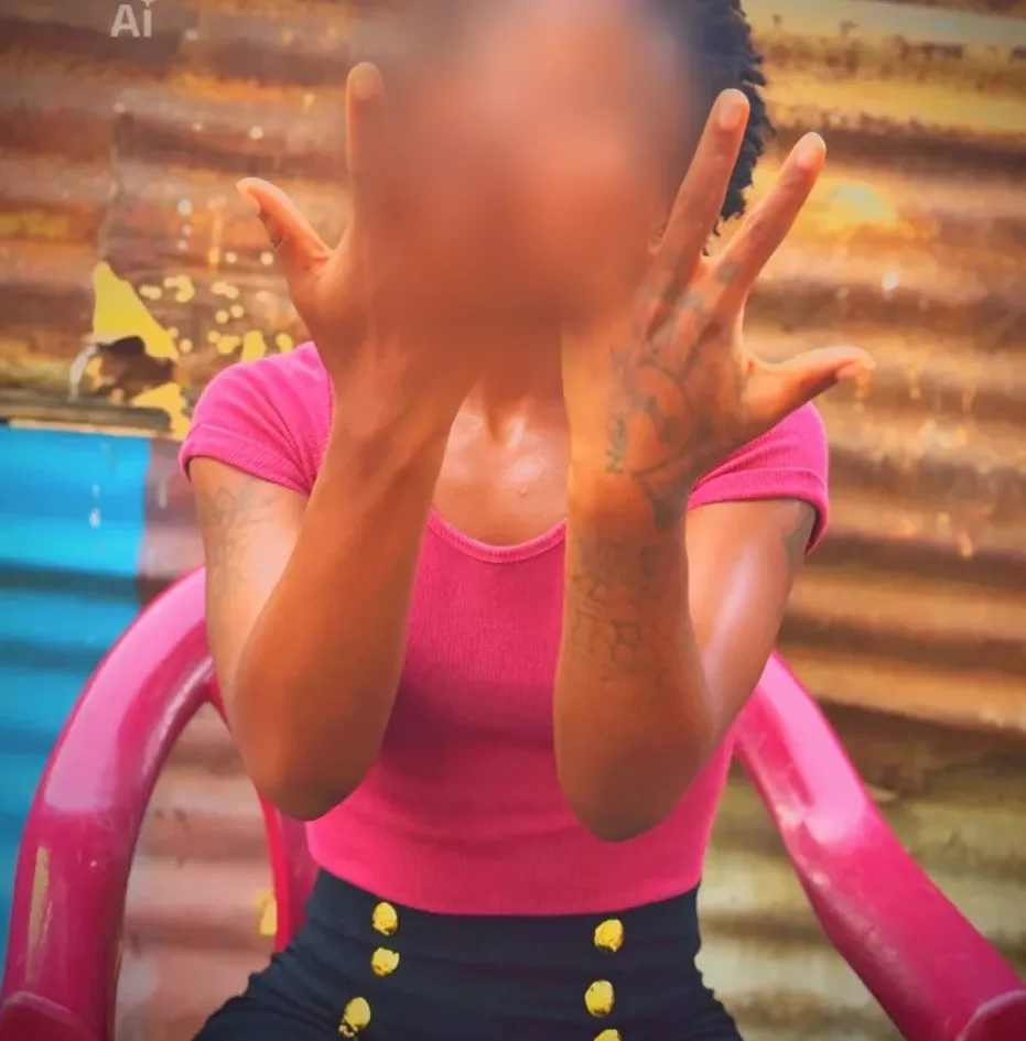 Amira, 29
