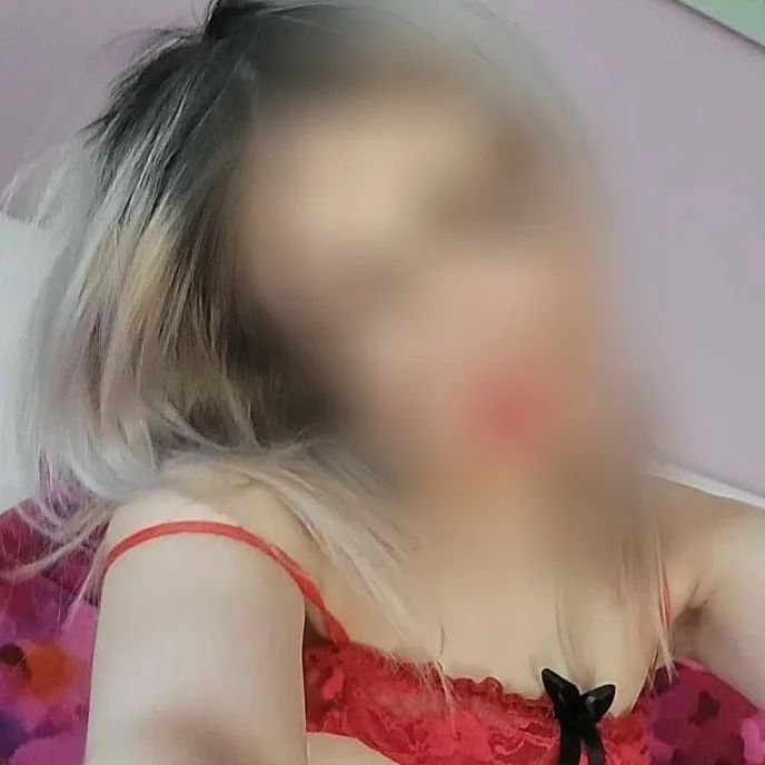 Lara, 21