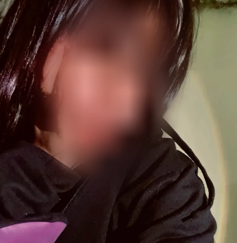 Mia, 18